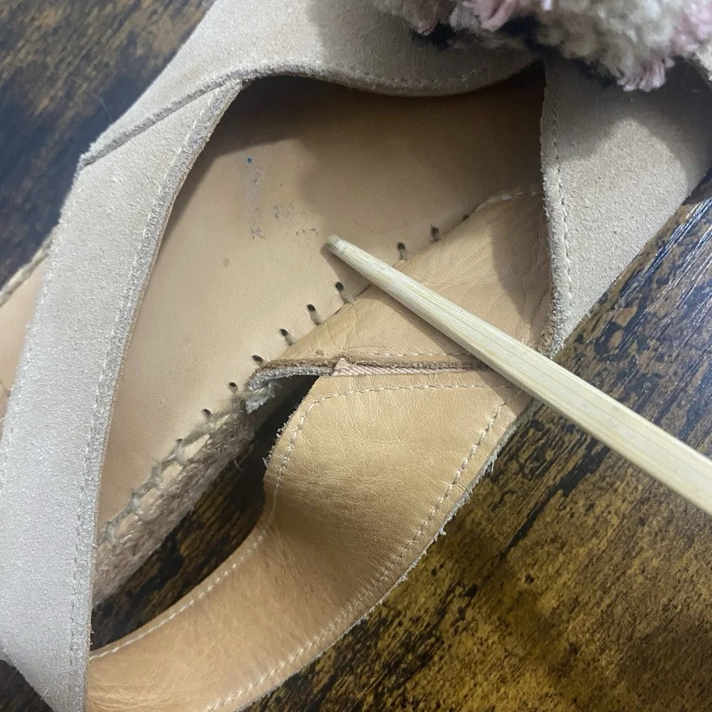 Naguisa Espadrille‎ Peep Toe Sandals Sz 10 Beige Pom Poms Ankle Strap